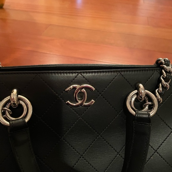 CHANEL black handbag - Picture 4 of 7